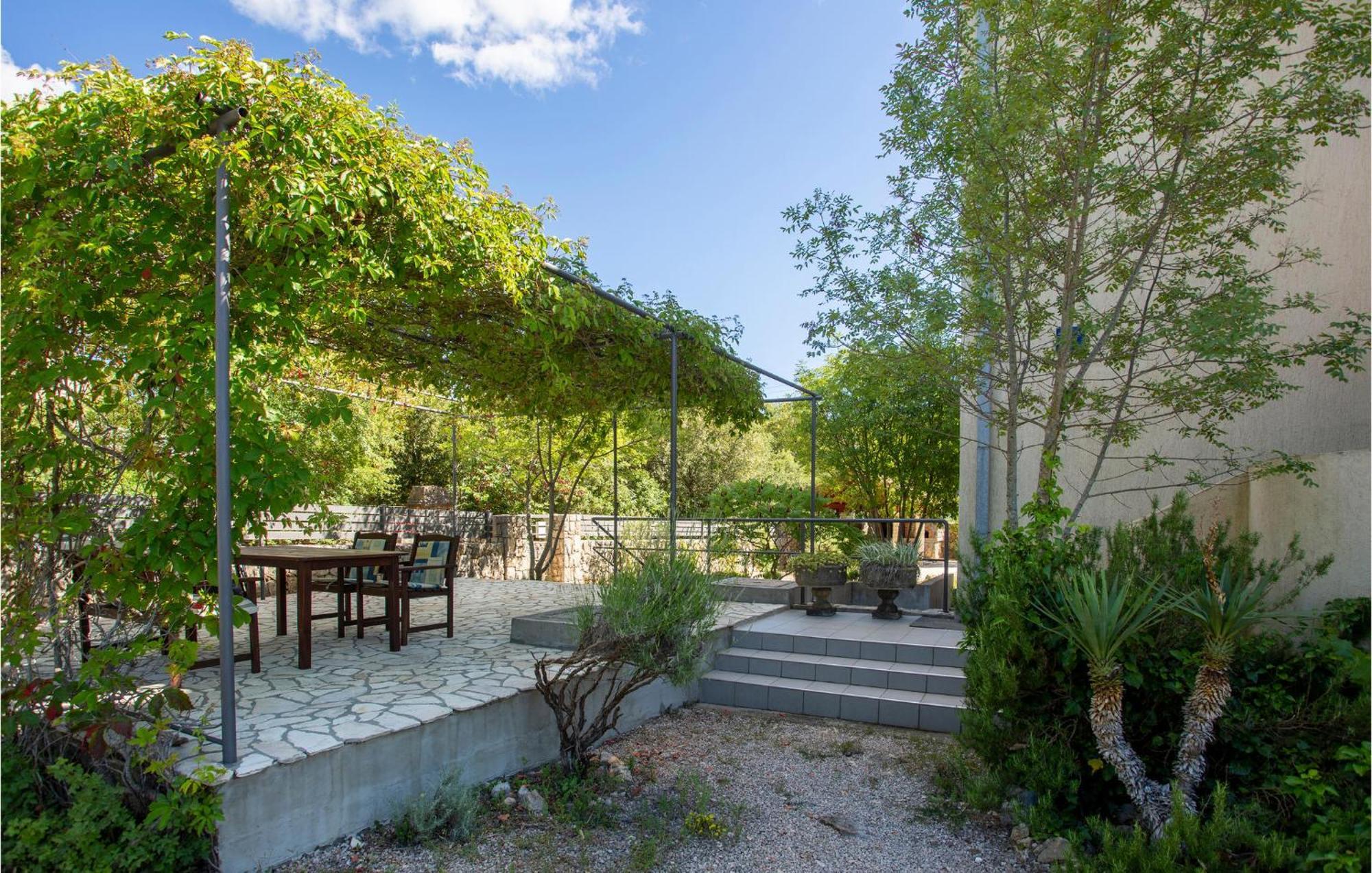 Beautiful Apartment In Pinezici With Wifi Экстерьер фото