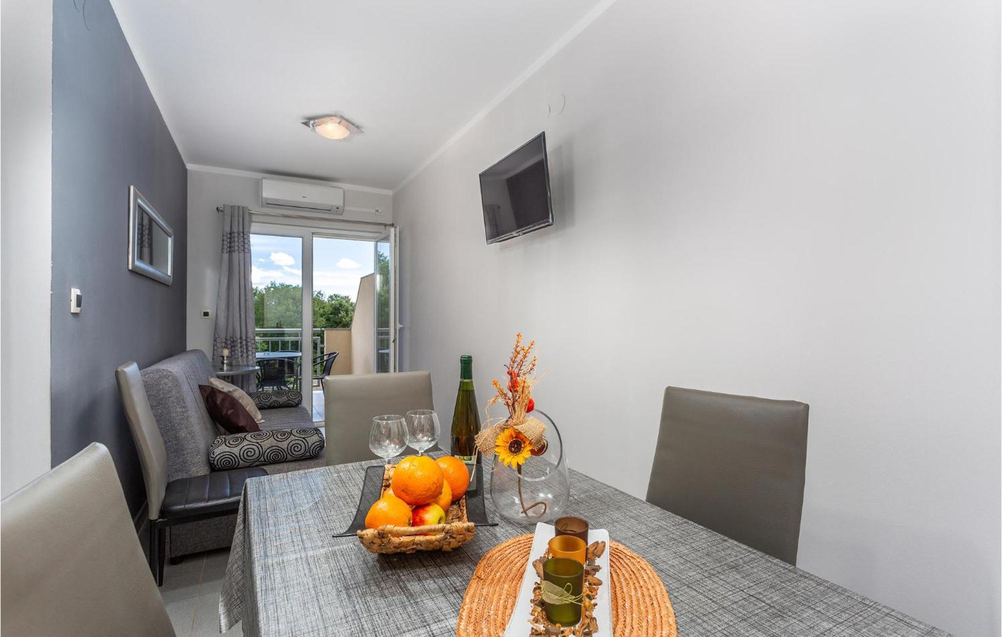 Beautiful Apartment In Pinezici With Wifi Экстерьер фото