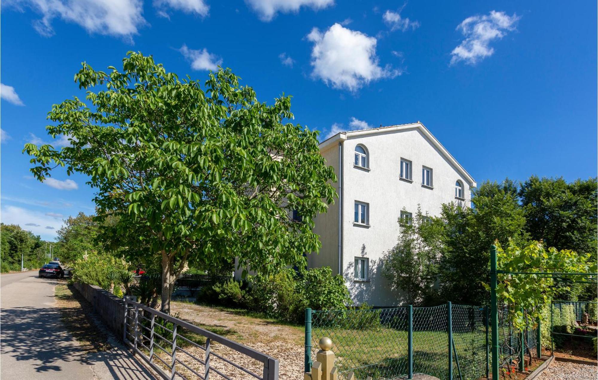Beautiful Apartment In Pinezici With Wifi Экстерьер фото
