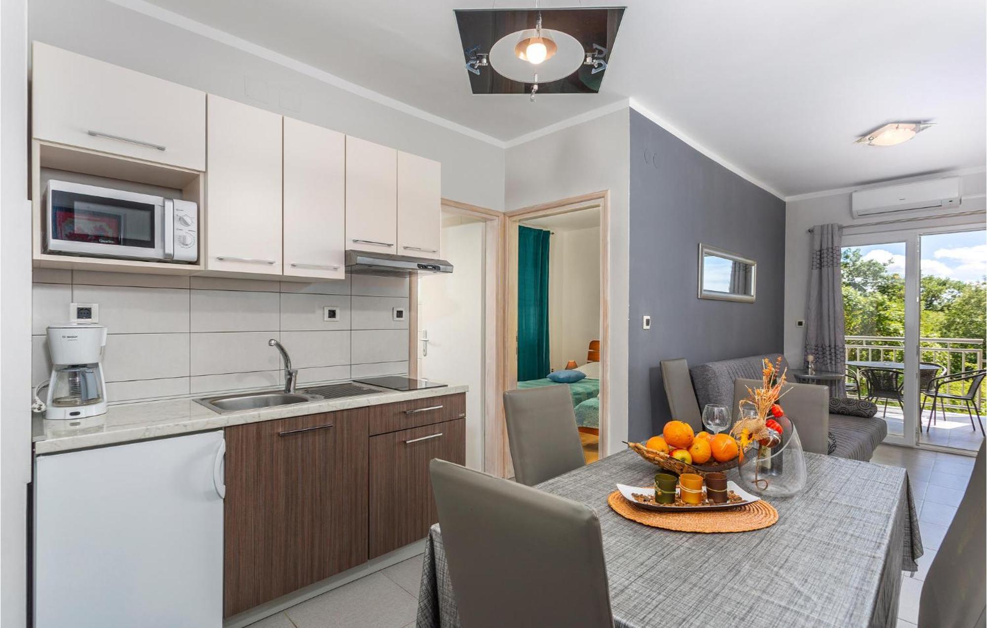 Beautiful Apartment In Pinezici With Wifi Экстерьер фото