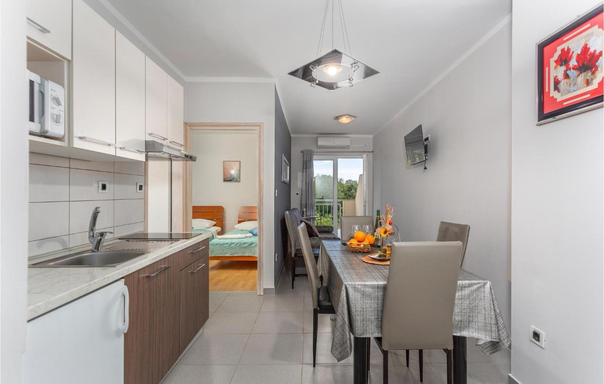 Beautiful Apartment In Pinezici With Wifi Экстерьер фото