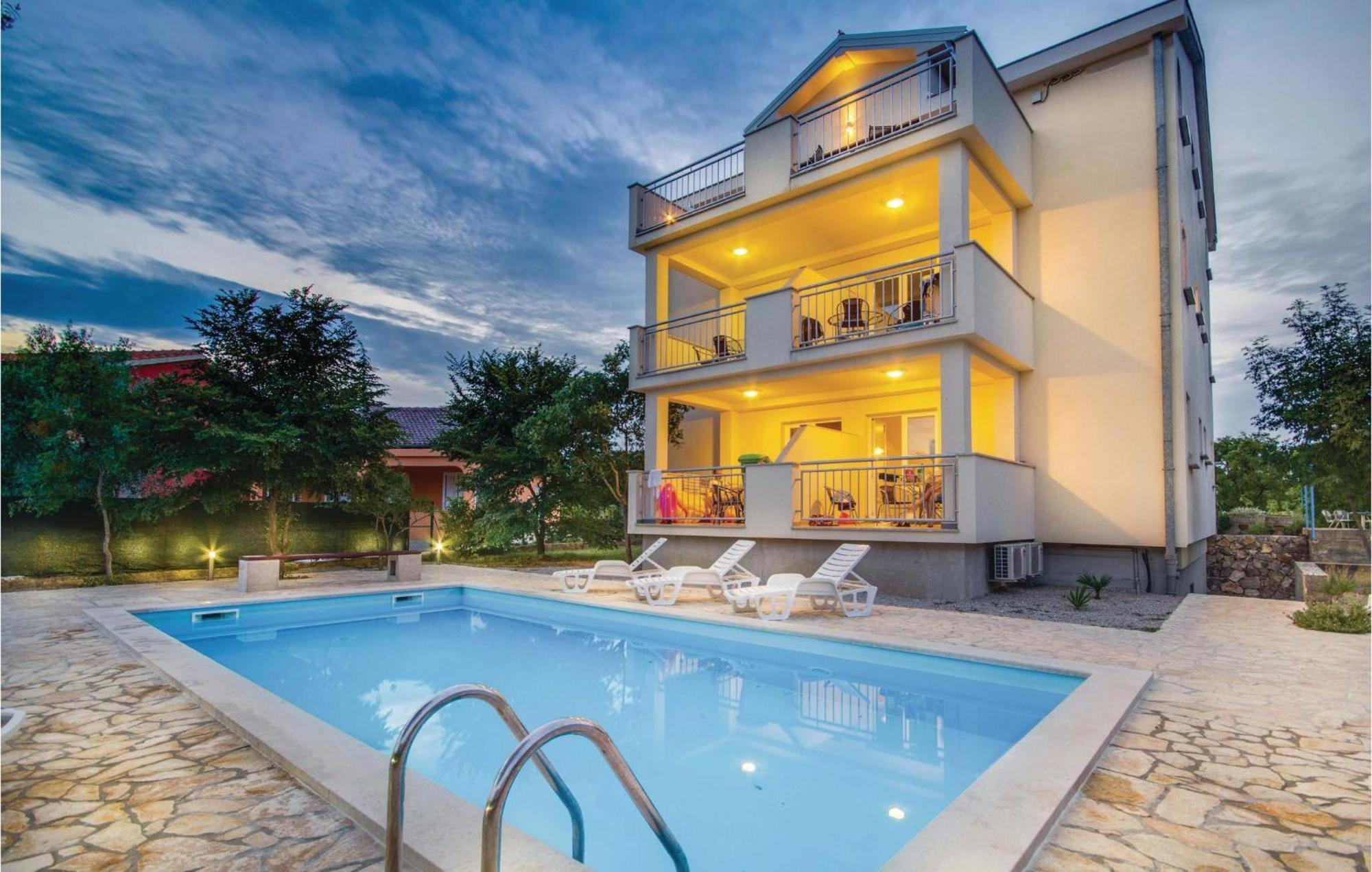 Beautiful Apartment In Pinezici With Wifi Экстерьер фото