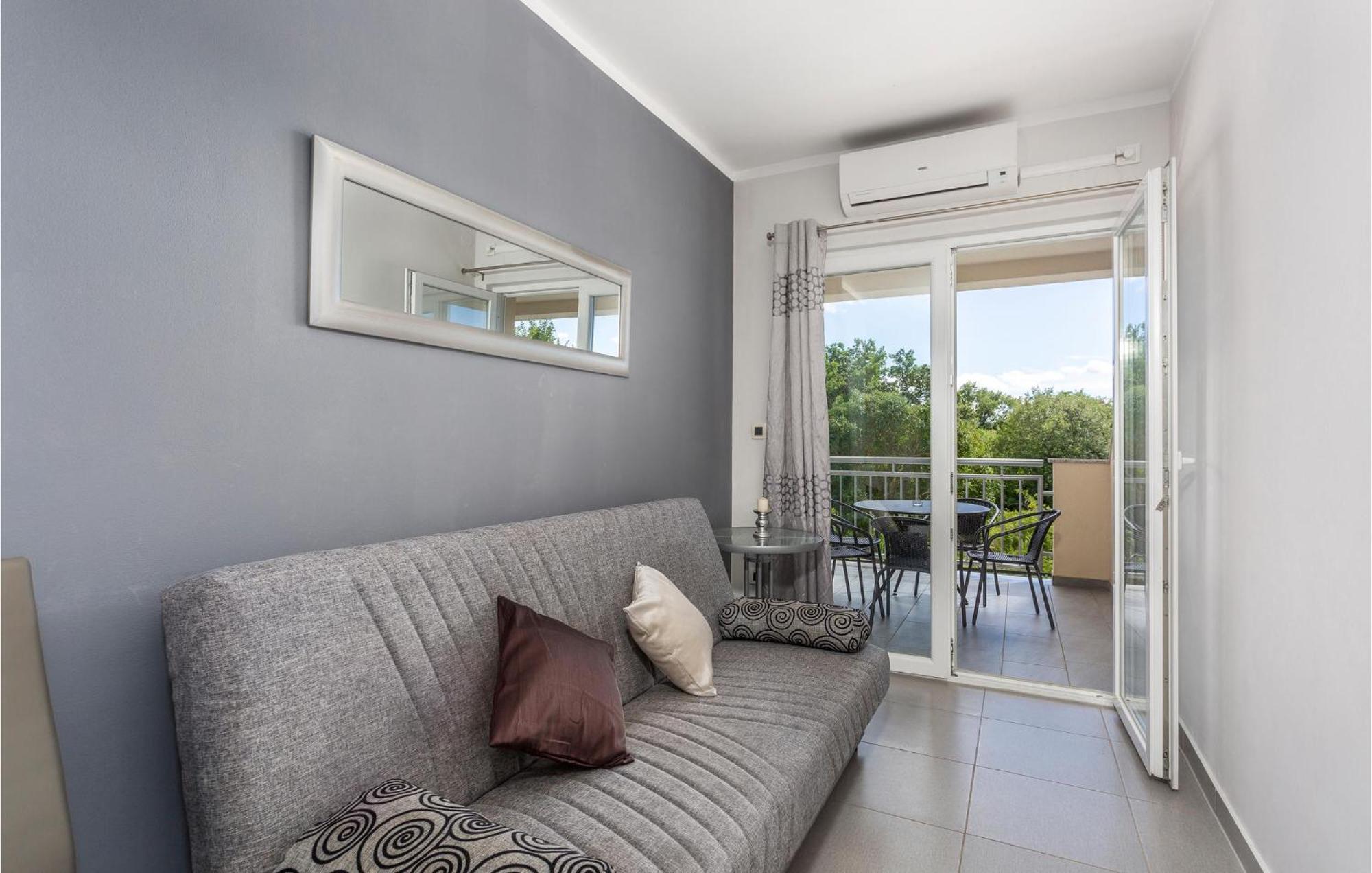 Beautiful Apartment In Pinezici With Wifi Экстерьер фото