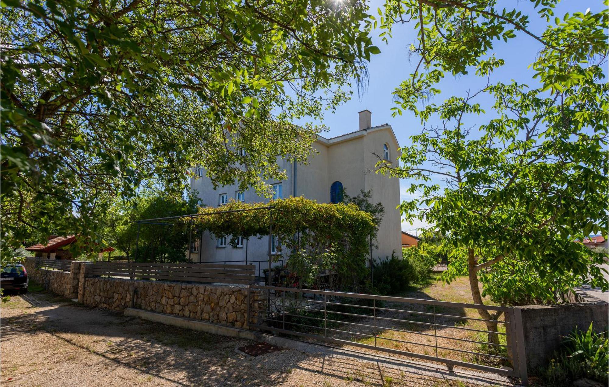 Beautiful Apartment In Pinezici With Wifi Экстерьер фото